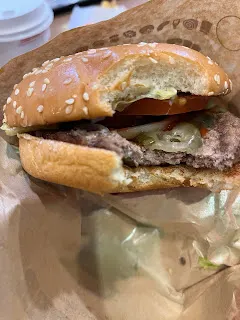 先去體會已經擁有擁有的感覺,才能發自真心的去感謝。不必等到某一天自己變得有錢,或者變得有大空檔才來感謝,才要去做自己想要做的事,那要等到何時呢?現在,在當下這個點就可以直接去做自己想要去做的事,去感受已經顯化完成。