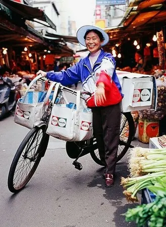 騎鐵馬的養樂多媽媽
