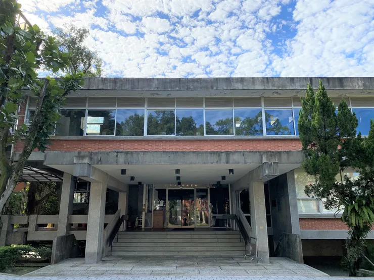 歐美研究所圖書館。1972王秋華