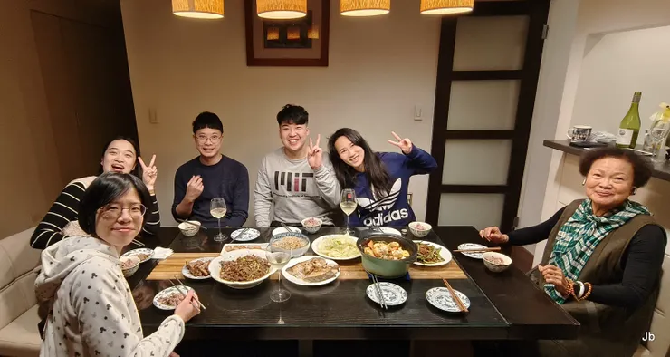 親友慕名來訪導覽接待頗自得！2023/2/25，兒子麻吉們。