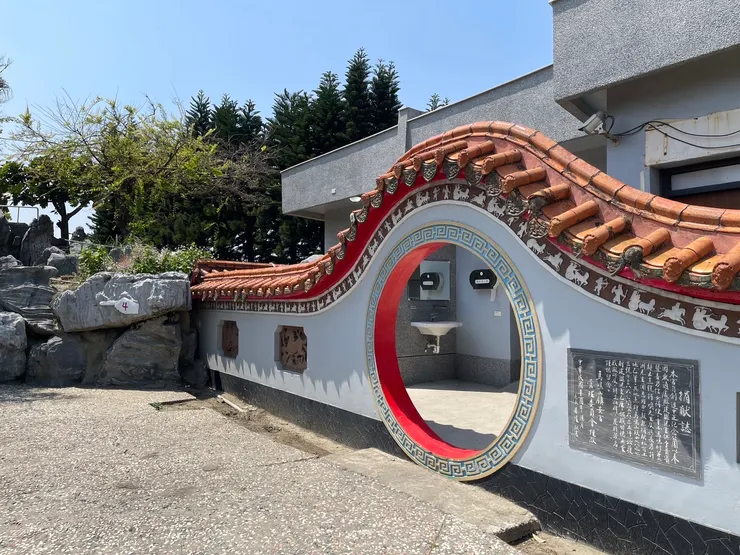 接著馬上就到地標接著馬上就到指標4號—廁所