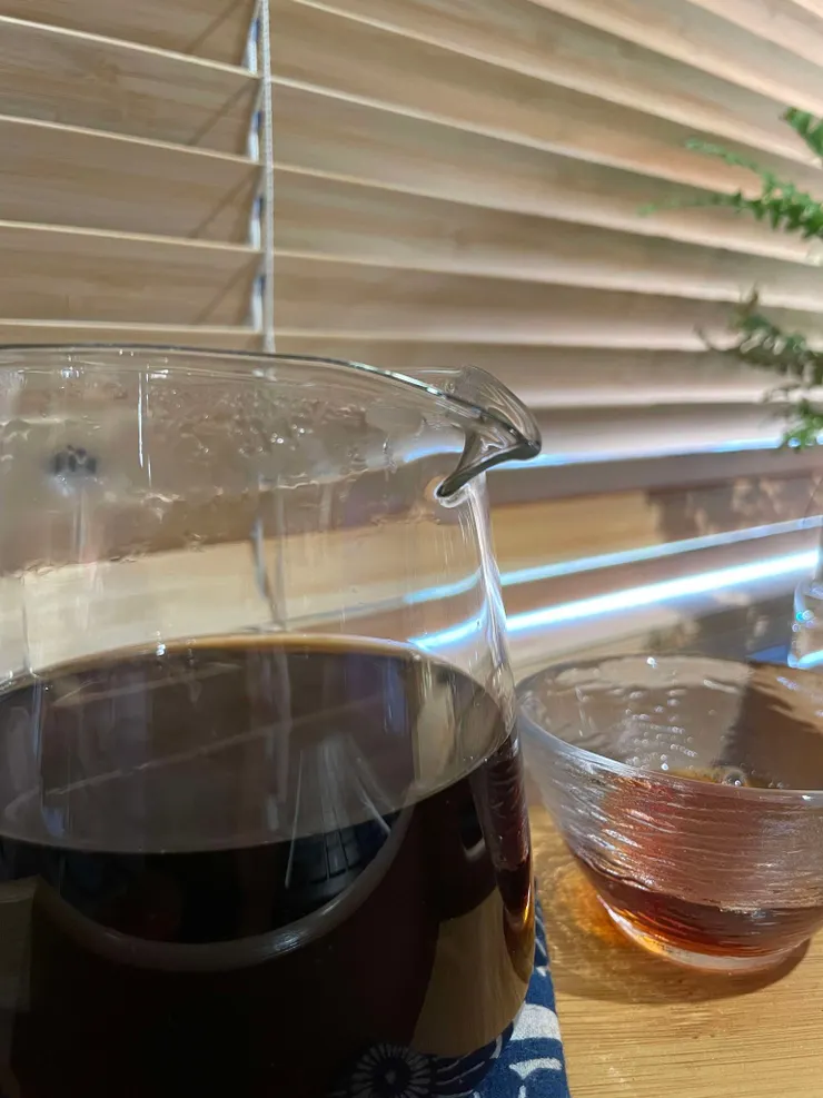 如圖所示，在這裡是用小茶杯喝咖啡~