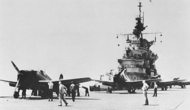 1944年6月，提康德羅加號上的 VF-80、F6F 地獄貓戰鬥機