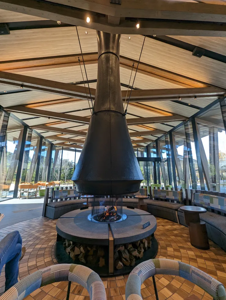 輕井澤英迪格大廳的設計又原始又新穎，完整呈現了輕井澤給人的感覺。