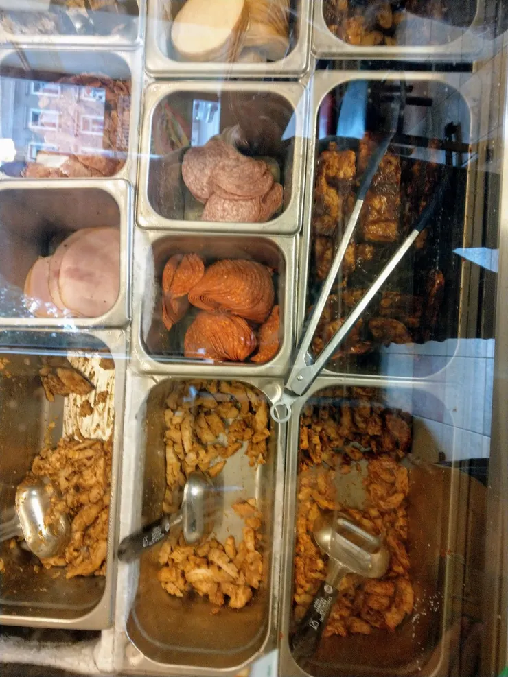 中間是台灣沒有的Salami