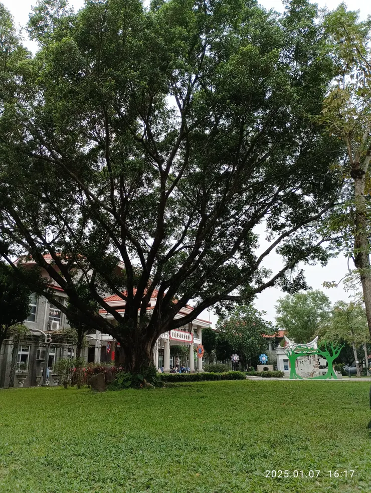 念起故舊，單騎訪五溝國小，自拍攝