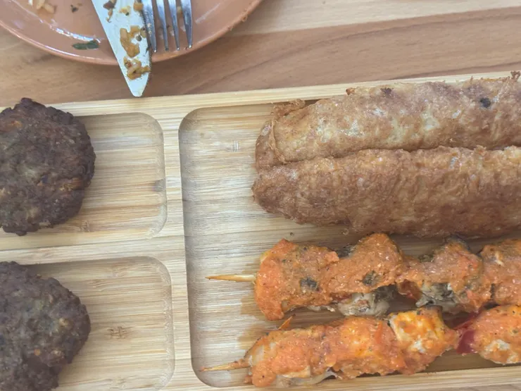 肉串與雞捲,烤得有點乾