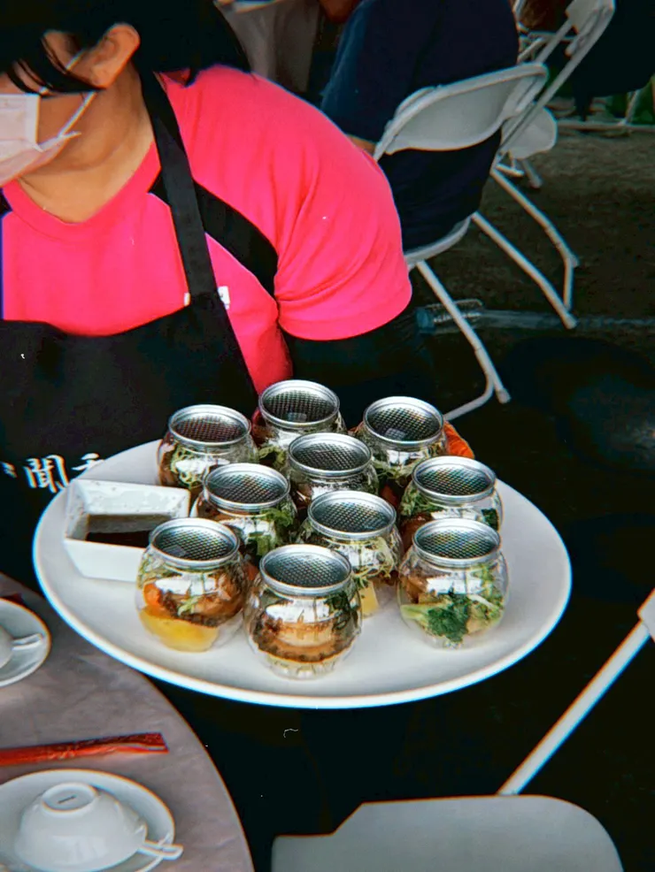 結合現代美學的梅森罐裝法，讓辦桌菜也能拍出網美照。