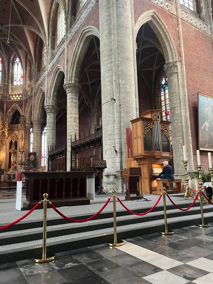 聖米歇爾教堂內