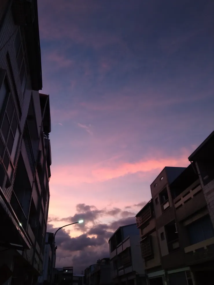那天在台東拍到粉紅色晚霞，是時間的美麗腳印呢，好開心呀。