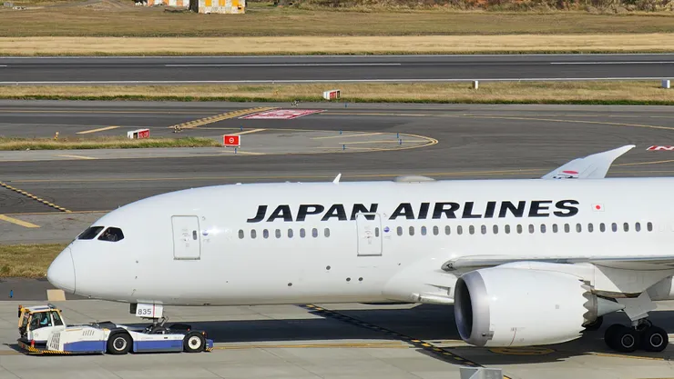 這是日航的波音B787-8型夢幻客機!早上的北跑道是順光!