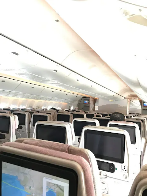 飛行日記(56) 阿聯酋航空 杜拜DXB - 台北TPE  EK366