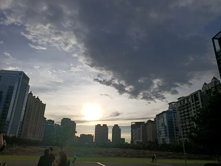 到高鐵站,看夕陽