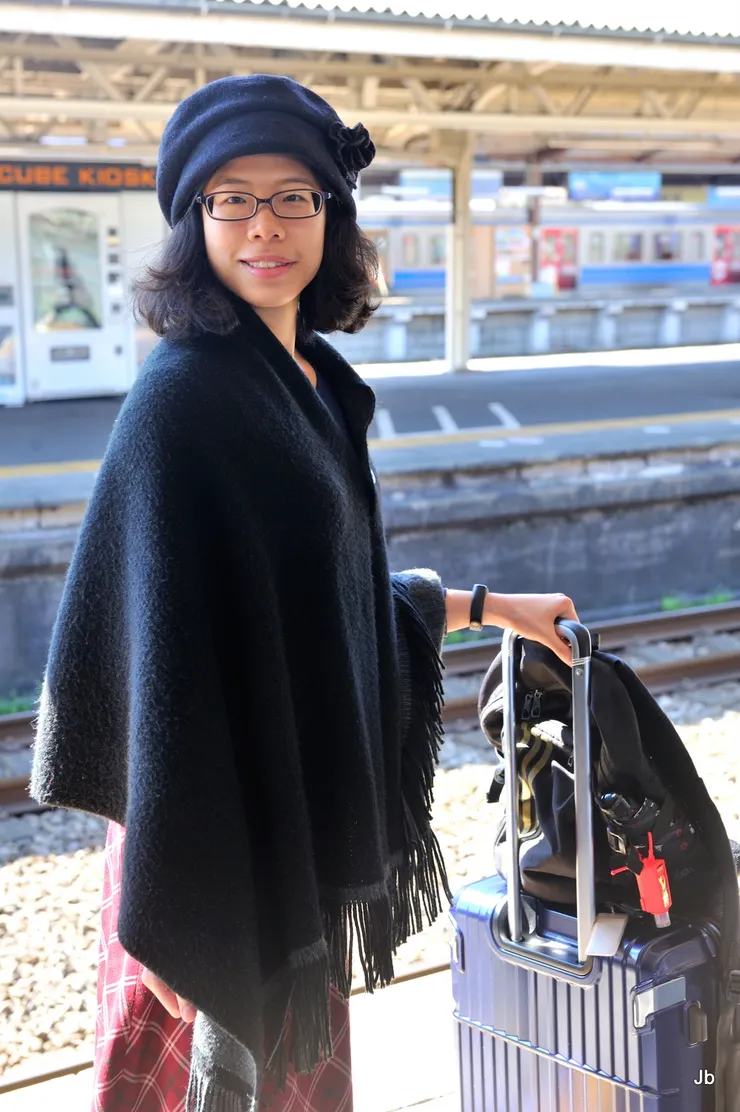 三島駅候車的女兒 