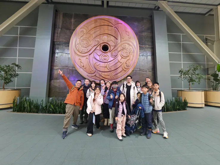 溫哥華機場全體大合照