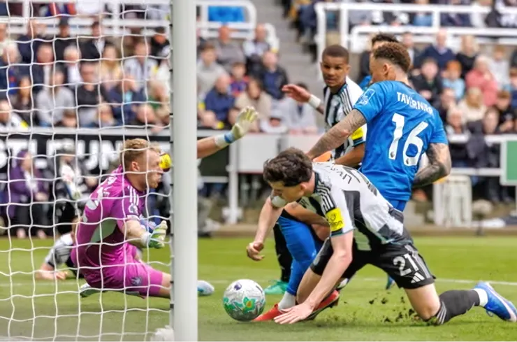 泰華尼亞撞射入網助般尼茅夫領先1:0