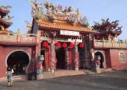 屋脊燕尾脊及剪黏工藝（圖片截圖於網路）