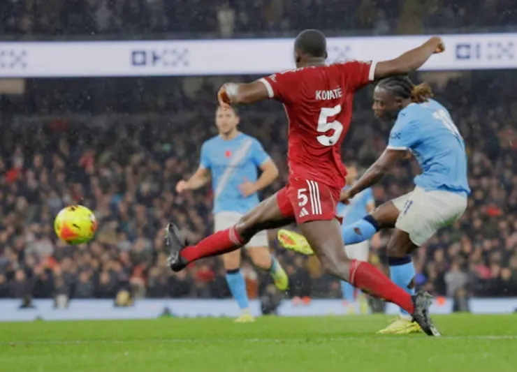 杜古妙射破網助曼城大勝3:0