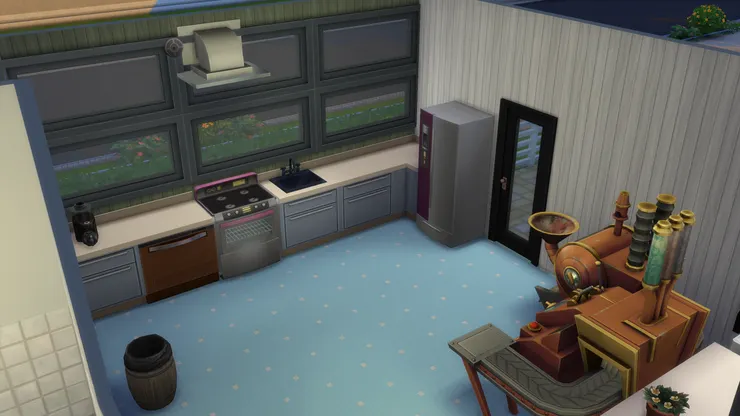 我會說這個廚房用起來很舒適，因為物品少，空間多，最大的物品便是杯子蛋糕機。