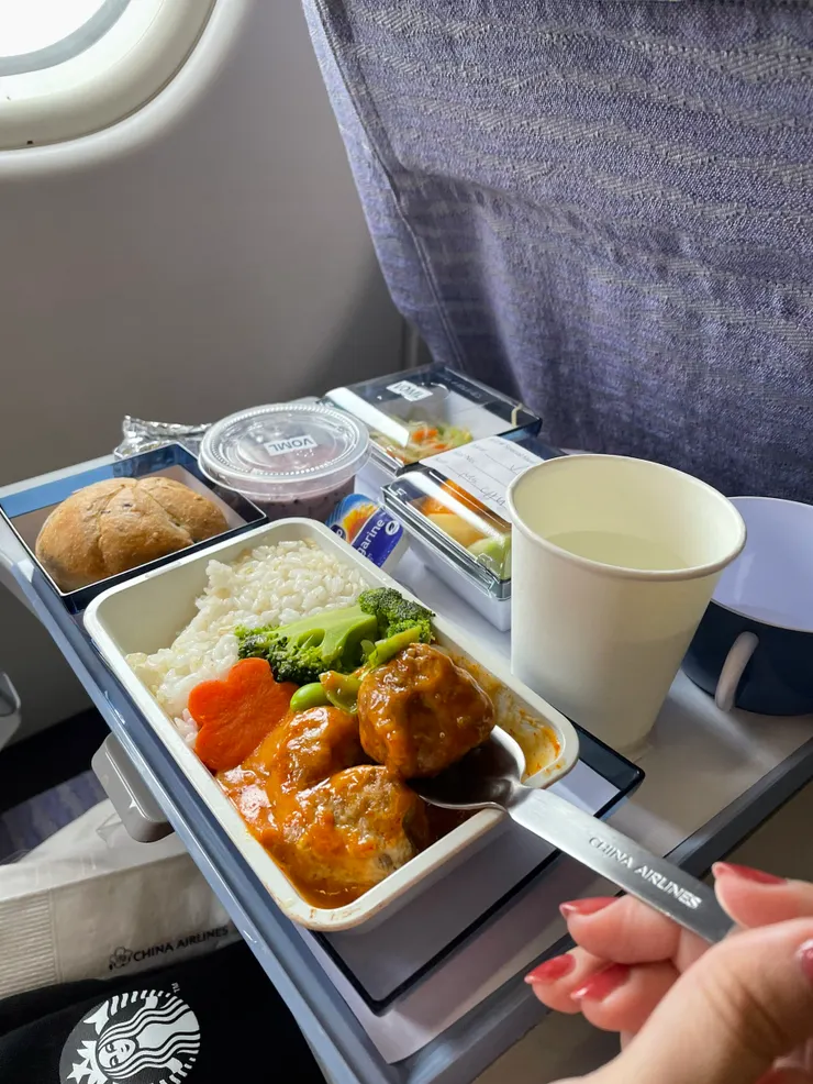 與「陽明春天」聯名的東方素食餐,雖然沒有吉伊卡哇的點心,但真好吃