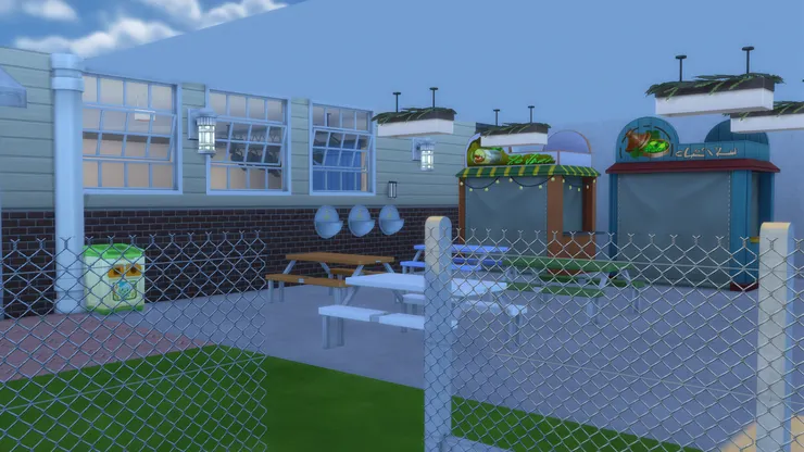 這裏是足球場的進出口,唯一沒有鐵絲網的地方。