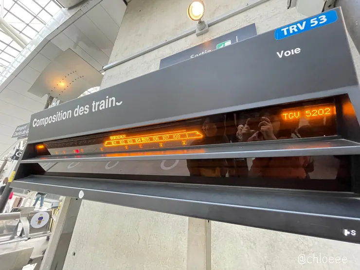 月台上可以看自己的車廂要在哪個位置等車