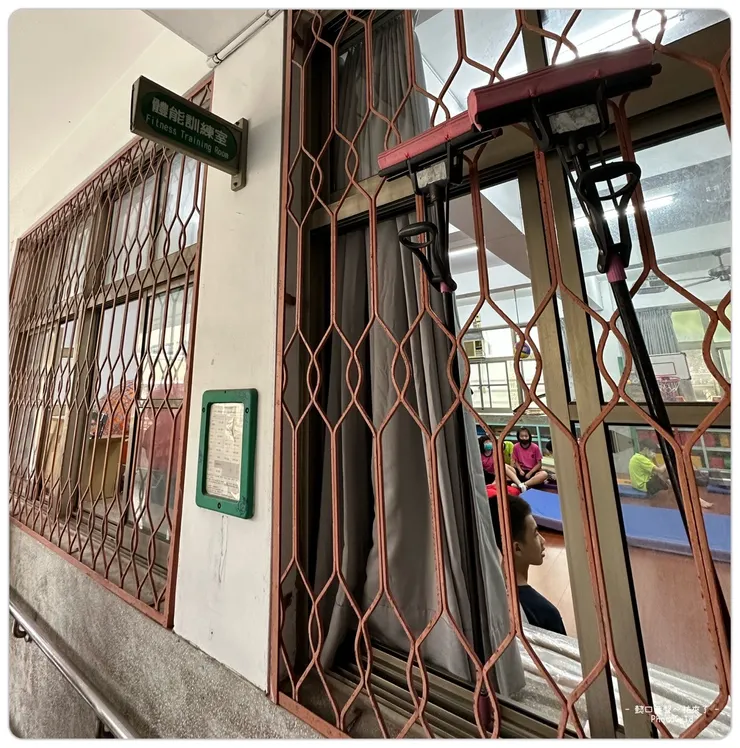 多一位願意蹲下看看孩子視野高度的大人,少一位禁錮在枷鎖裡的身障童。