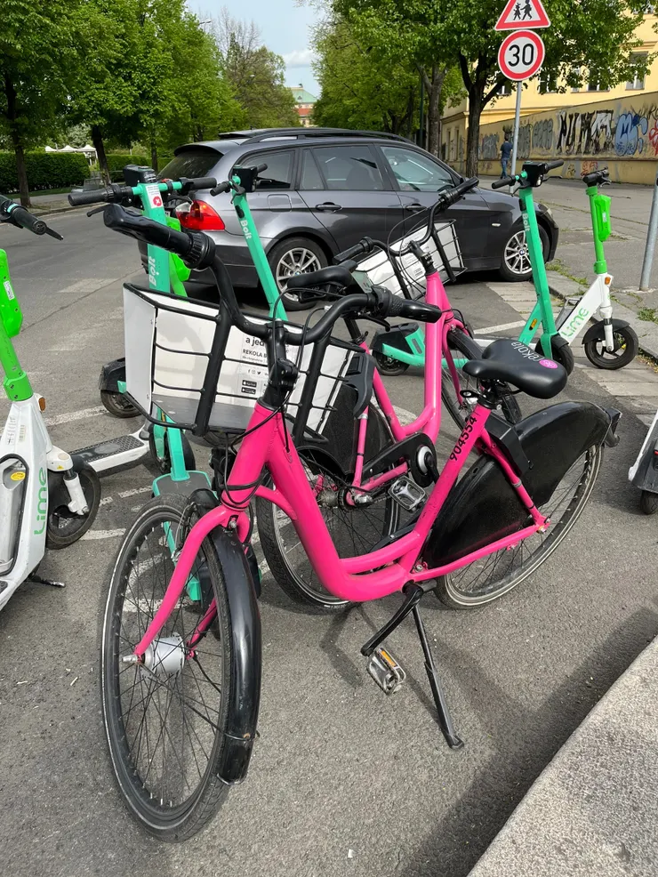 吃完飯去租REKOLA