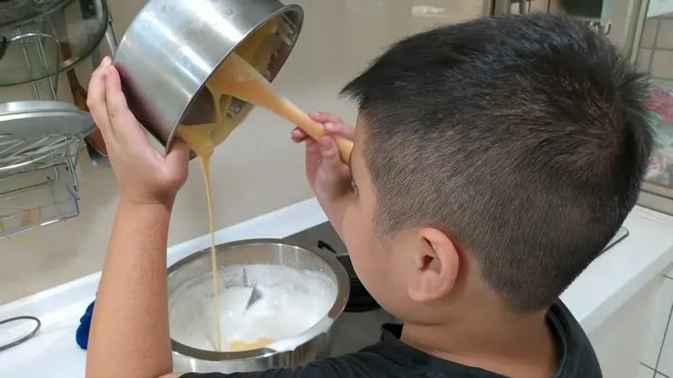 恩哥試做戚風蛋糕