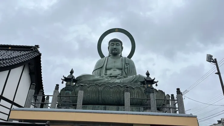 大佛給人莊嚴寧靜感。