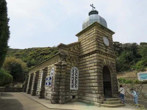 頭之屋教堂位於聚落的最高點