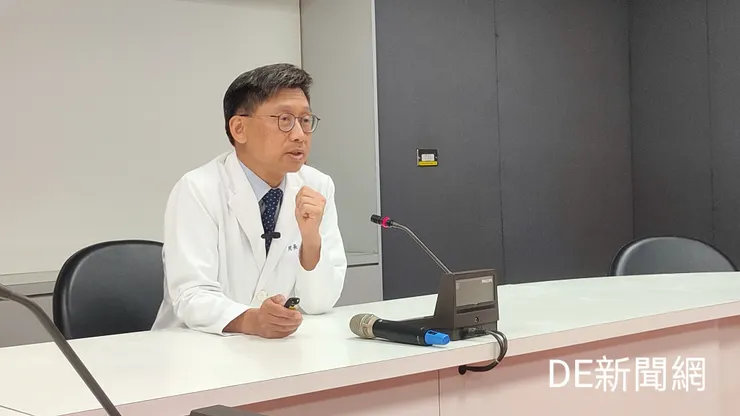 基隆醫院院長林三齊說，「三陰性乳癌」及早發現儘快治療預後佳。(記者曾金萬/攝)