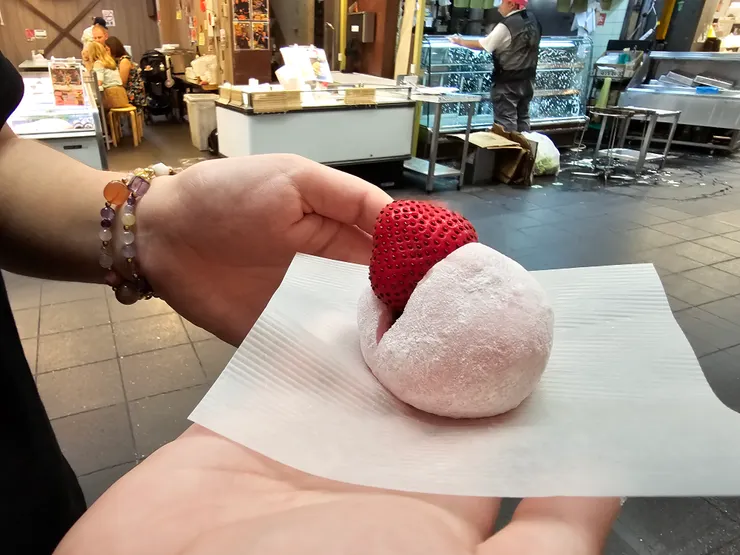 買了草莓大福,有一顆超大完整草莓