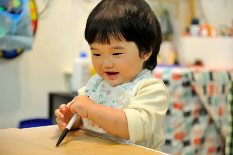 【小傢伙作息正常好帶出乎意料！我會畫畫喔！】