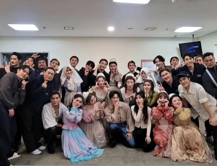 有點不確定是不是末公的合照但先放再說！