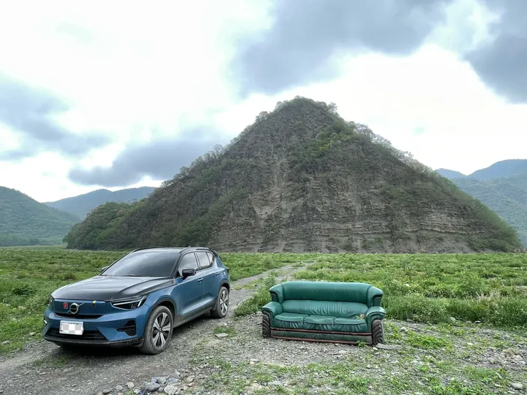 這張沙發的位置也太經典了吧！