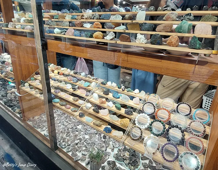 ▲新北鶯歌陶瓷老街/圖片來源：Betty's Jump Diary