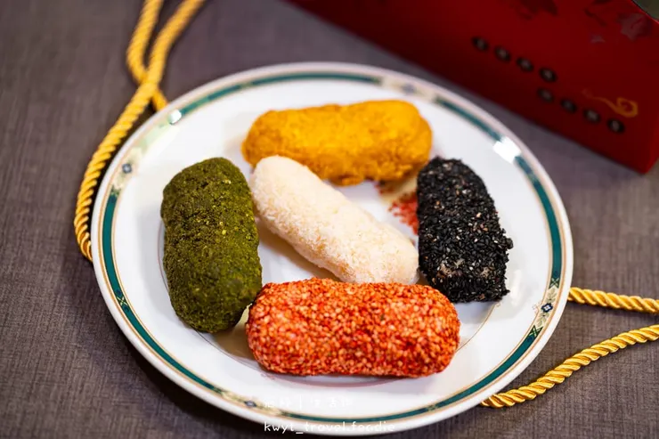 [台中大甲伴手禮]麻姥姥手工餅舖，媽祖欽點的供品？麻荖盆花供佛美翻天，傳承五代百年手藝，過年限定木盒、抹茶口味必搶，2026禮盒推薦