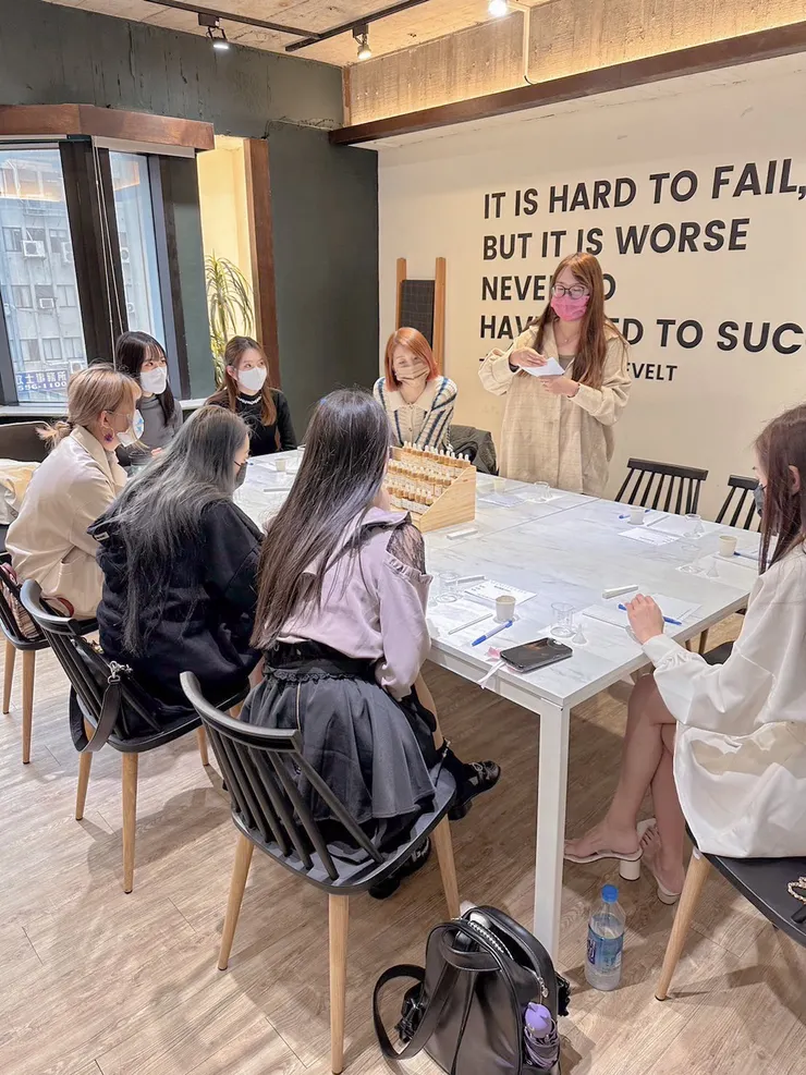 證書班採一對一或一對二小班制，每位學員都能獲得完整的個人指導