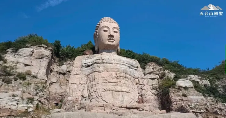 蒙山大佛雕像，位於山西省晉祠，世界上最高的石刻佛像之一