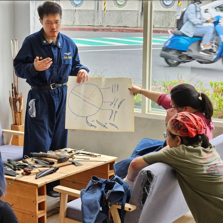 開聊，等待就不無聊了！ Photo Via 繹心山房