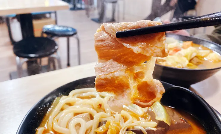 新莊美食推薦2025│四維夜市小吃【辣媽】麻辣/紅燒鴨血臭豆腐（麻辣燙）