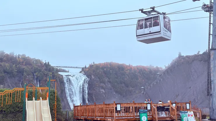 搭纜車上下山省時省力
