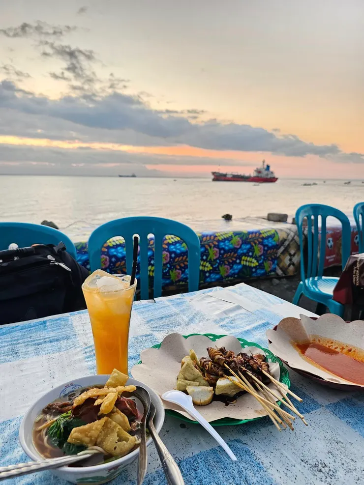 Ampenan,新鮮果汁加印尼餐點,NTD100有找