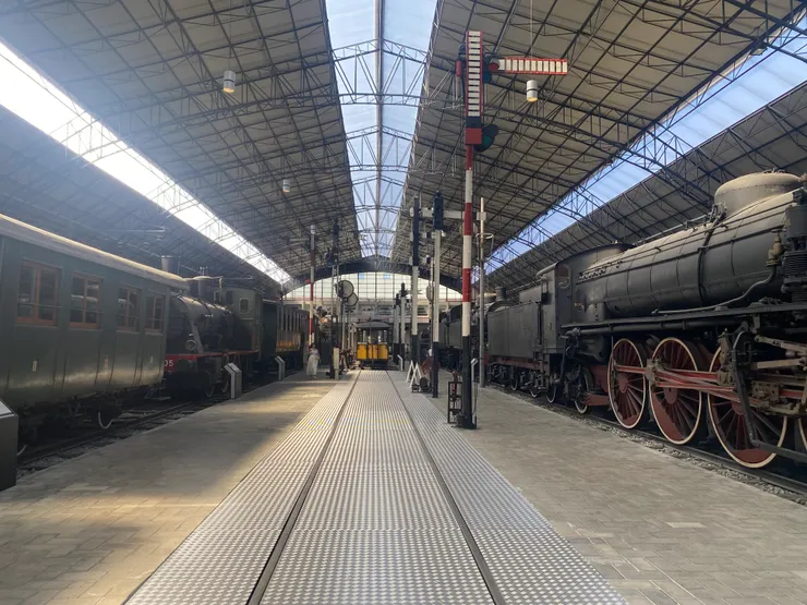 超級大的火車展區