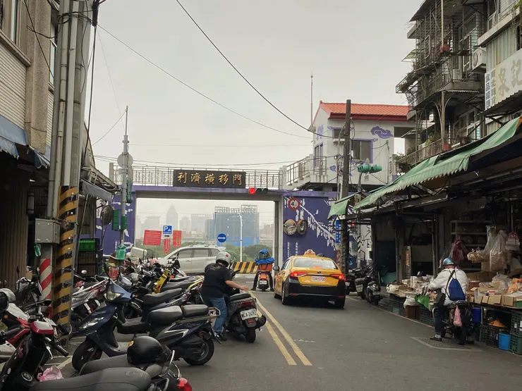 慈祐宮前方的利濟街