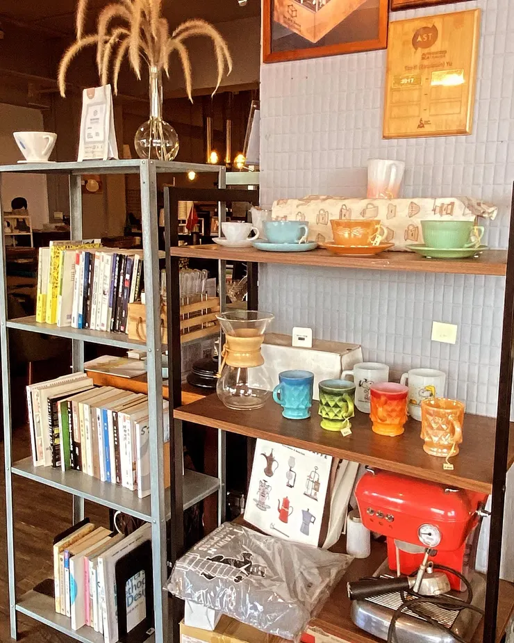 DoDidDone Coffee Research店內有販賣咖啡杯