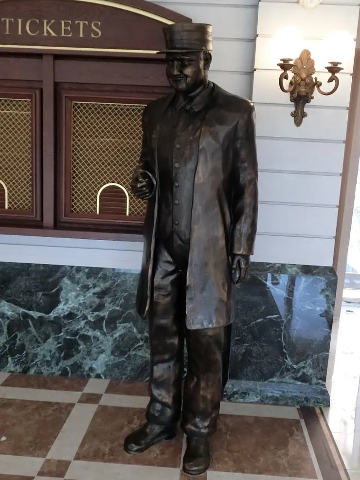 等車等到變化石的老兄。