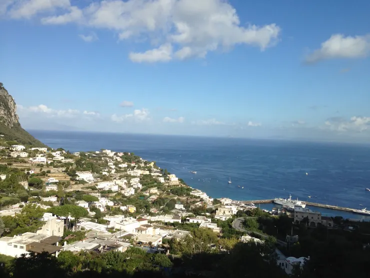 港口、海、藍天白雲