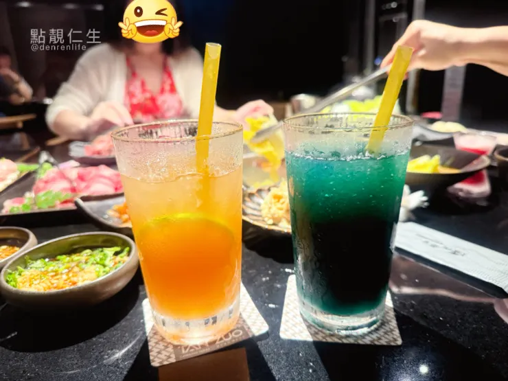 （右 ）藍藻檸檬蜜 （左）楊桃氣泡飲 天鍋麻辣鍋